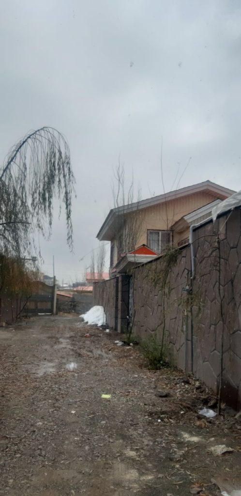 زمین دور دیوار داخل بافت جابان