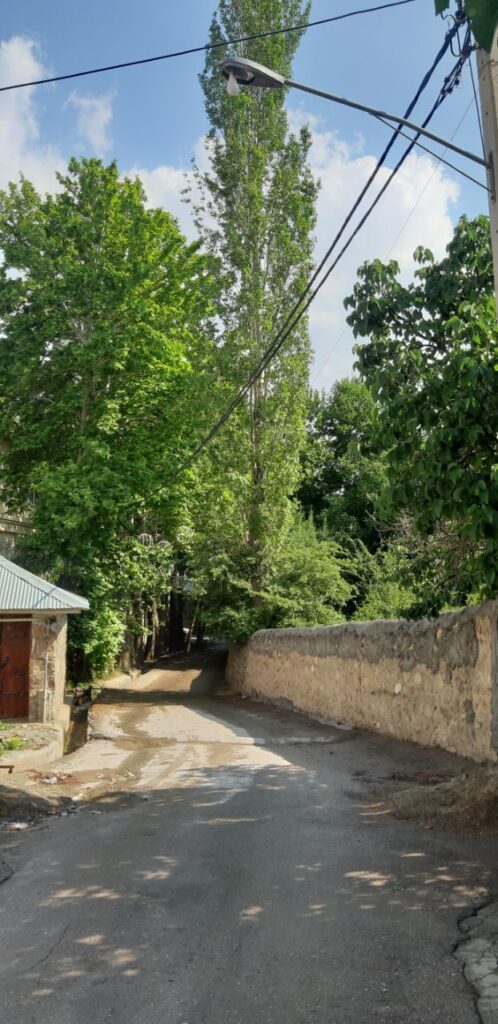 باغچه وخونه قدیمی در ایئنورزان دماوند