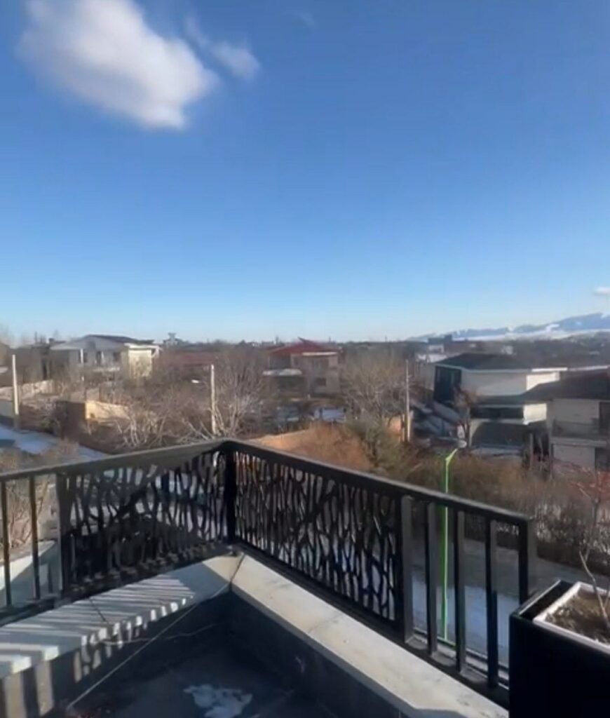 جابان  ویلا 350 متر 250 متر دوبلکس و روف با ویو عالی