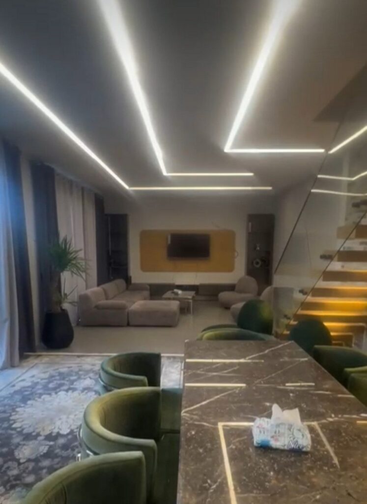 جابان  ویلا 350 متر 250 متر دوبلکس و روف با ویو عالی