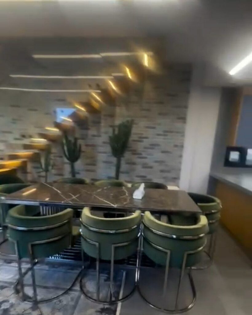 جابان  ویلا 350 متر 250 متر دوبلکس و روف با ویو عالی