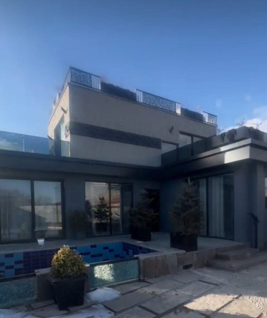 جابان  ویلا 350 متر 250 متر دوبلکس و روف با ویو عالی