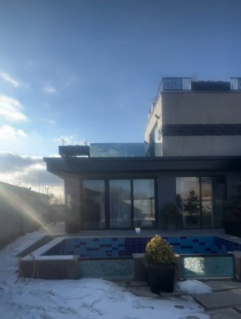 جابان  ویلا 350 متر 250 متر دوبلکس و روف با ویو عالی