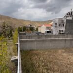 جابان زمین دیوار شده