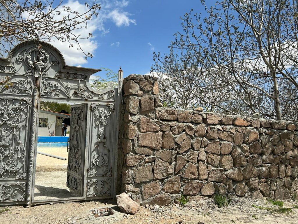 جابان باغ 1500 متر دیوار شده دوکله