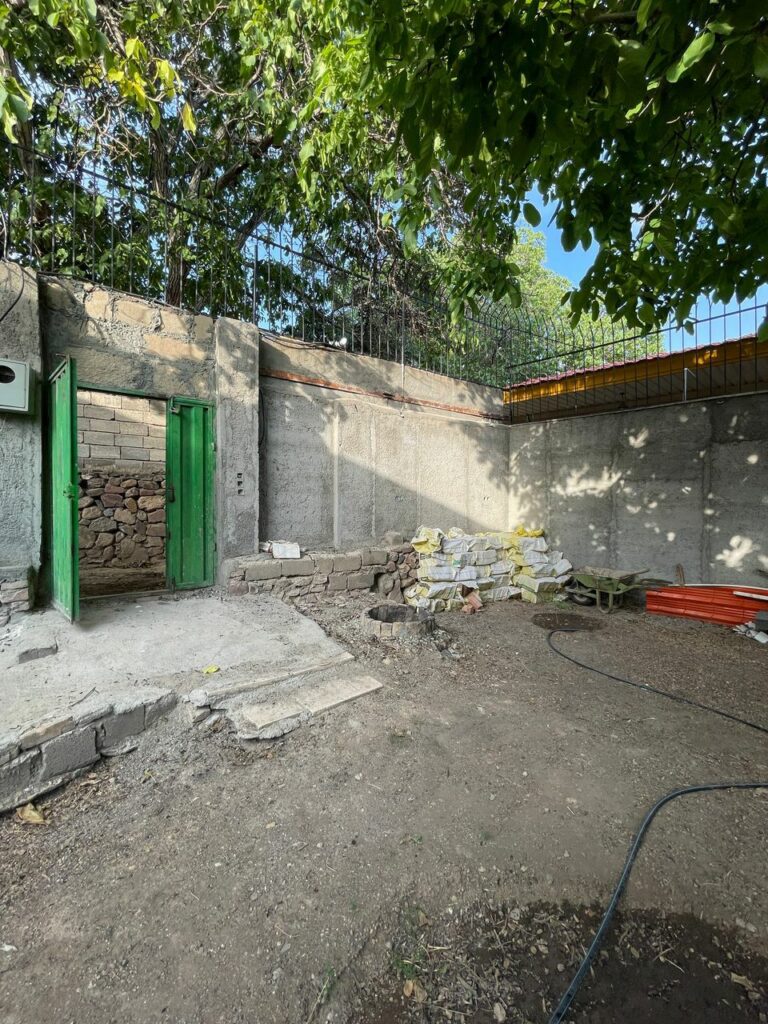 جابان ویلا باغچه قدیمی 262متر داخل بافت باسند شش دانگ