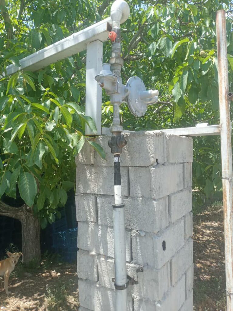 دماوند روستا هویر    1000متر باغ گردو و داخل بافت با مجوز