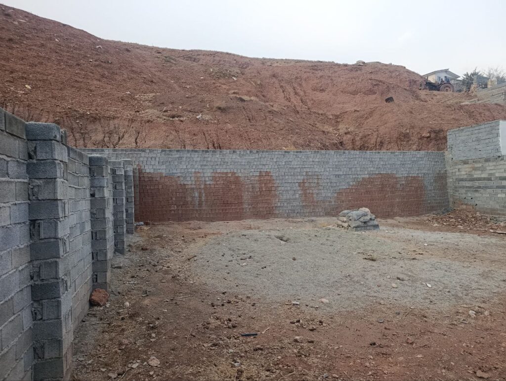 جابان  زمین 220 متری دیوارشده با سند تکبرگ