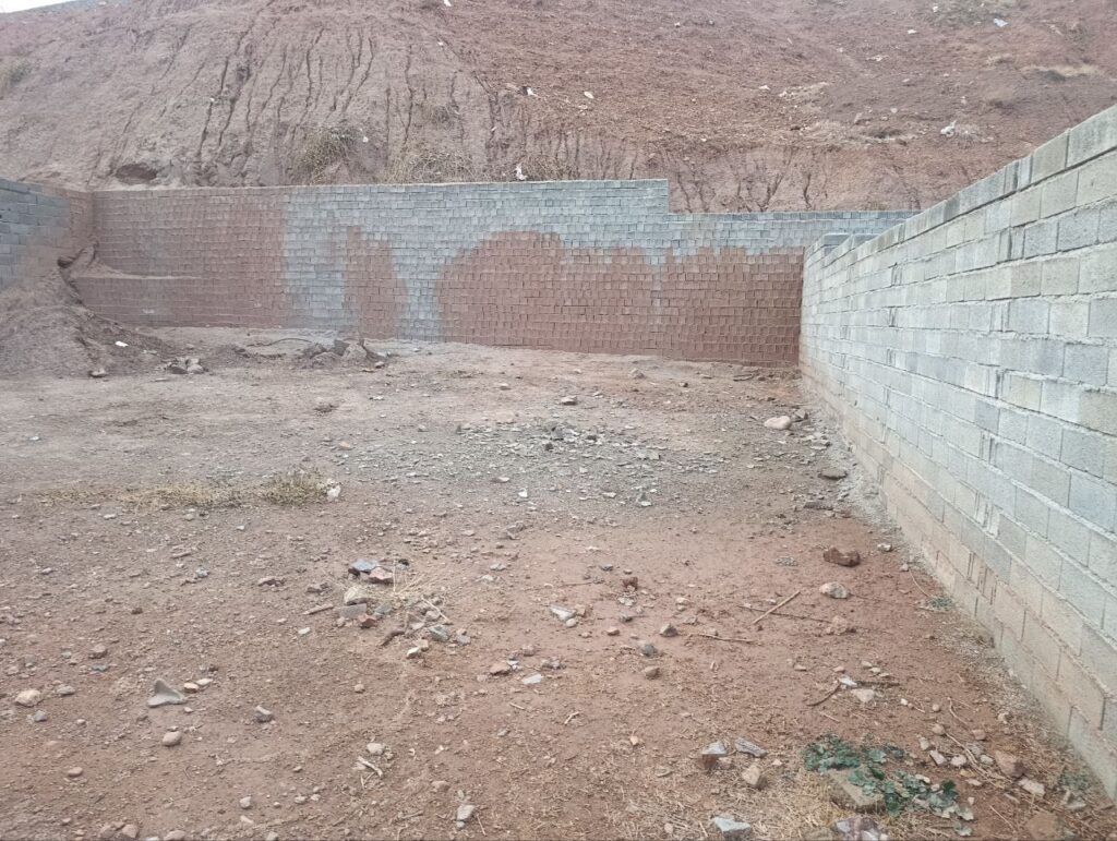 جابان  زمین 220 متری دیوارشده با سند تکبرگ