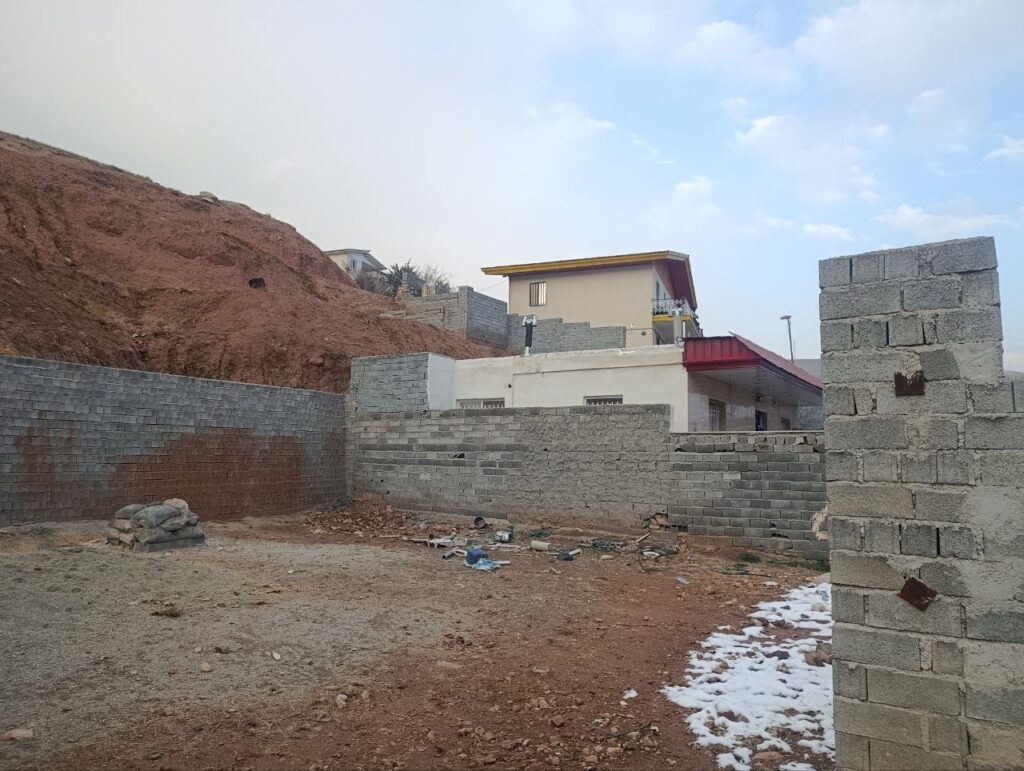 جابان  زمین 220 متری دیوارشده با سند تکبرگ